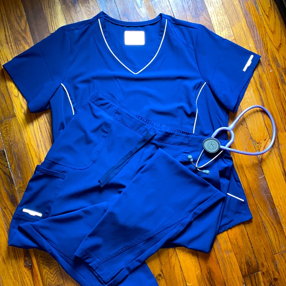 Barco Skechers Womens Element 4 pocket V neck reflective piping scrub set